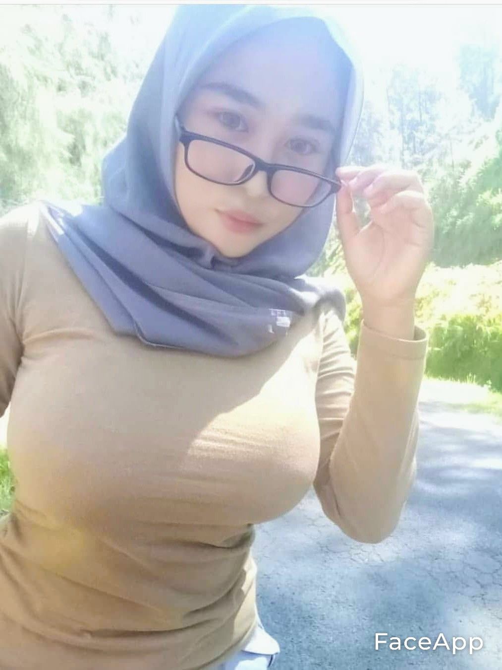 Latest Viral Video Phenomenon Of ABG Viral SMA 2025 Ukhti Jilbab Wiwik Takut Ketahuan One For All Indonesia