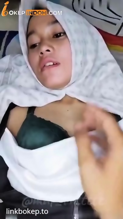 Bocil Viral Jilbab Lagi Jalan Jalan Ama Ayang Tiba Tiba S4nge Munta Di Sefongin Di Toilet Umum